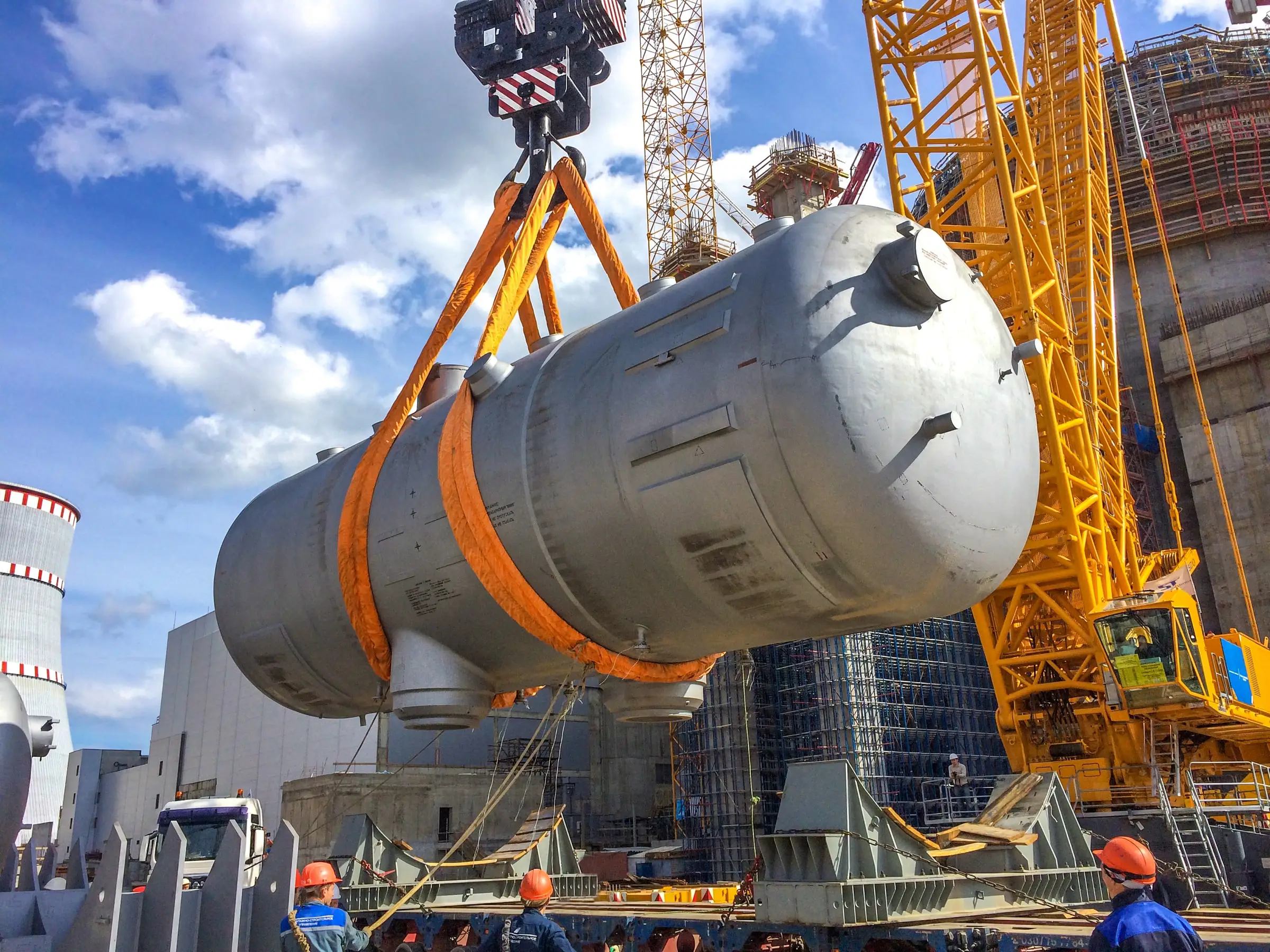 Crane lift of a plant vessel