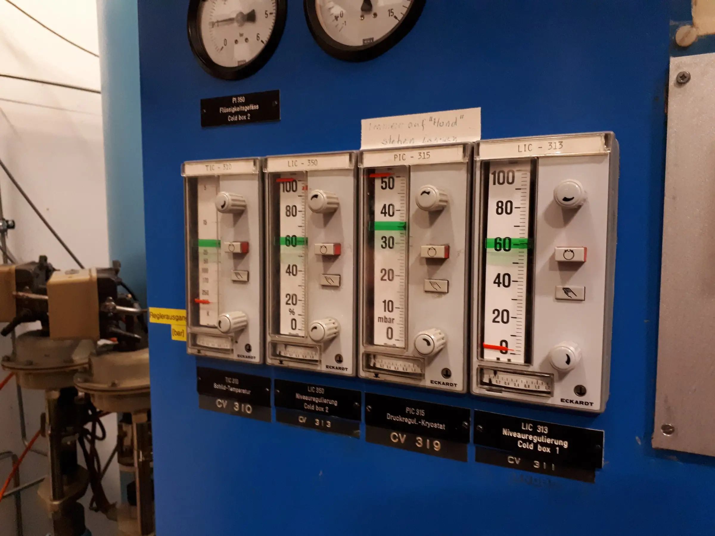 Indicators on a cryogenic plant